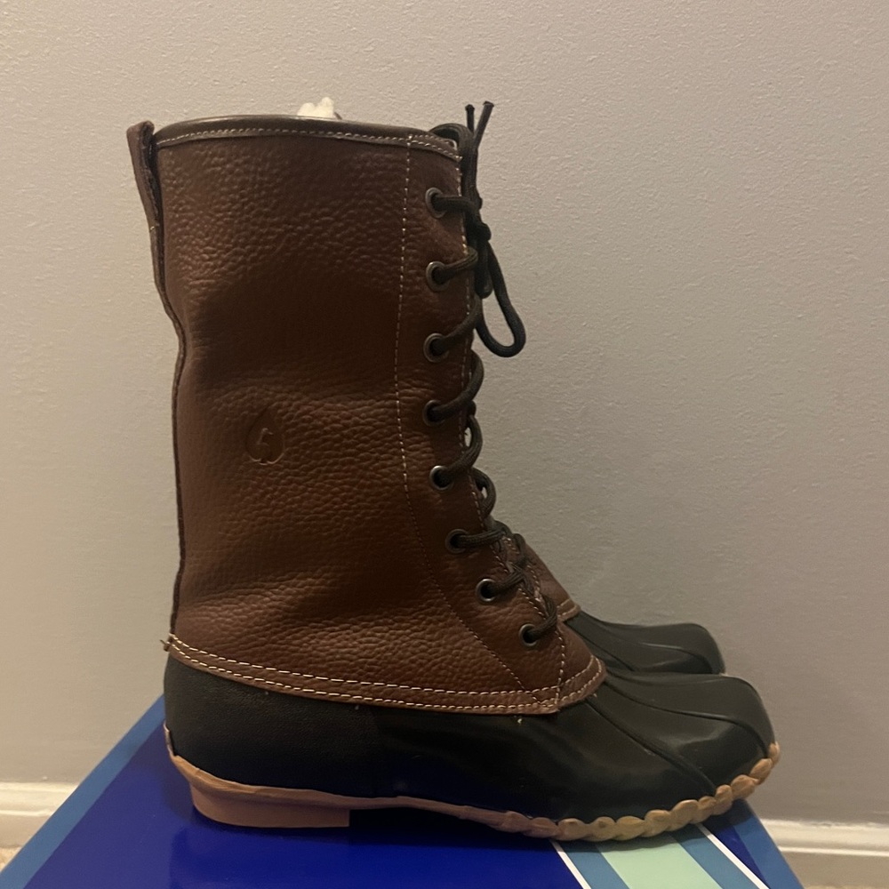 Sporto insulated duck boots. Size 7/8. Like new. Only worn twice.